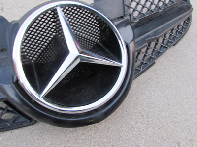 Mercedes R171 Front Bumper Grille w/ Emblem Post Facelift A17188802604